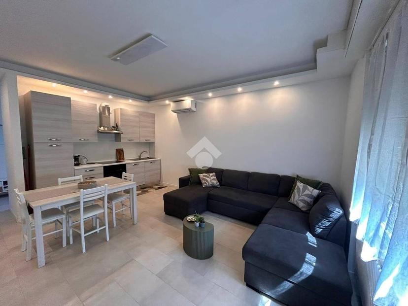 Quadrilocale buono stato, piano rialzato, Desenzano Centro, Desenzano del Garda