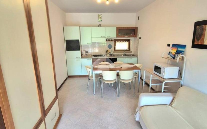 Bilocale buono stato, piano terra, Rivoltella, Desenzano del Garda — foto 3 di 12