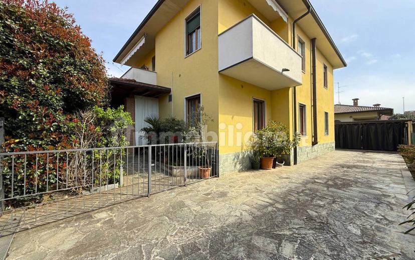 Terratetto plurifamiliare 220 m², buono stato, Stezzano — foto 23 di 38