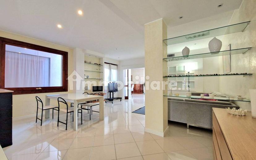 Appartamento via Armando Diaz 131, Quartu, Quartu Sant'Elena — foto 2 di 27