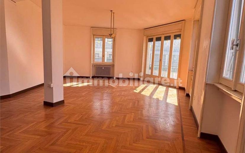 Appartamento via Cavour, 36, Centro, Varese