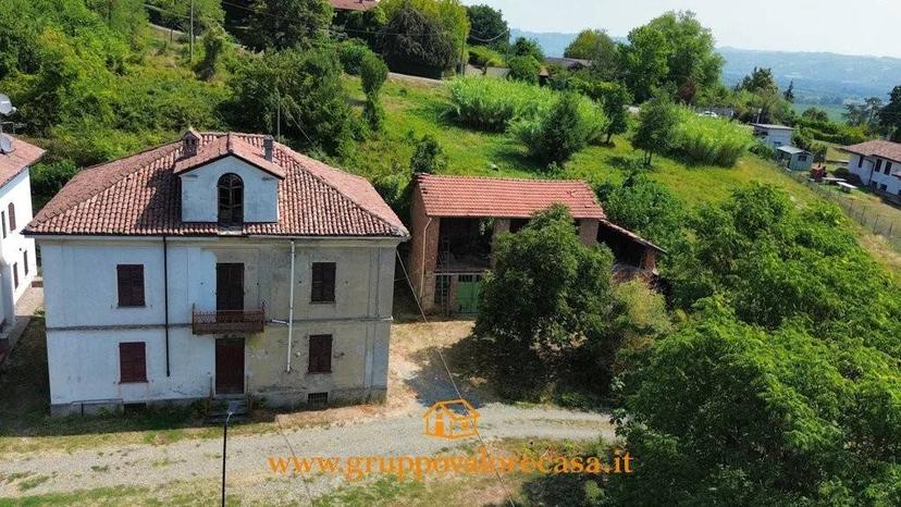Terratetto unifamiliare 500 m², da ristrutturare, Acqui Terme — foto 3 di 13