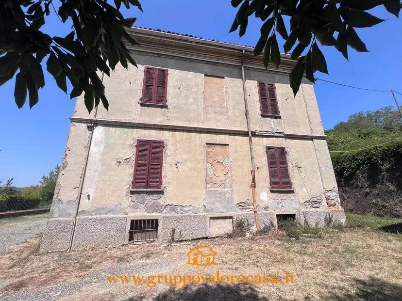 Terratetto unifamiliare 500 m², da ristrutturare, Acqui Terme — foto 2 di 13
