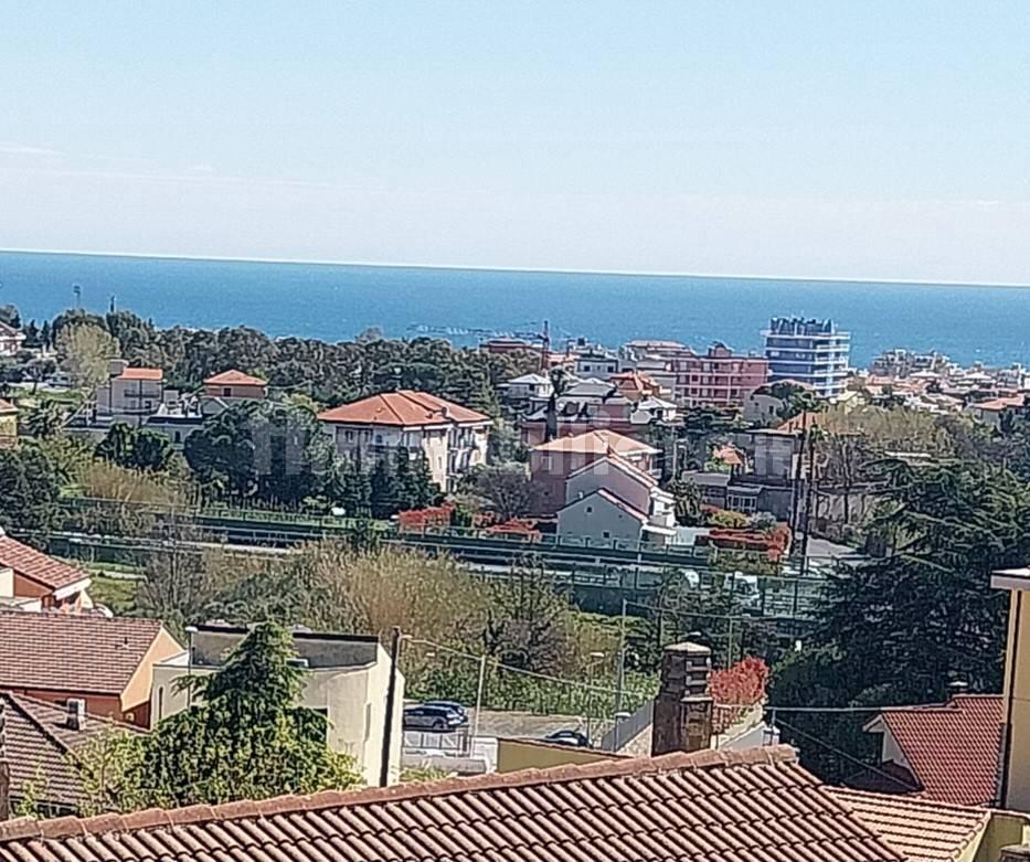 Attico buono stato, 125 m², Centro, Loano
