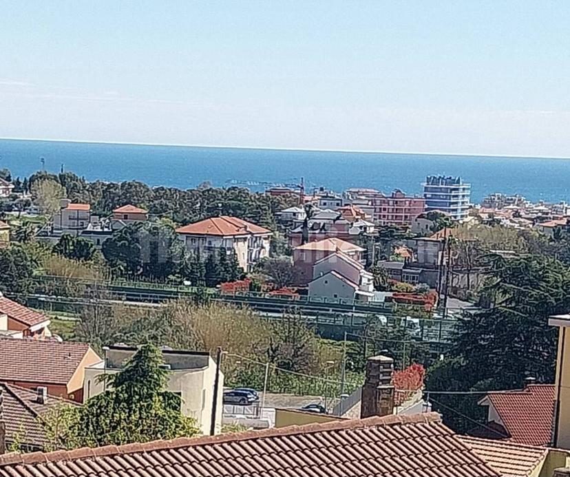 Attico buono stato, 125 m², Centro, Loano