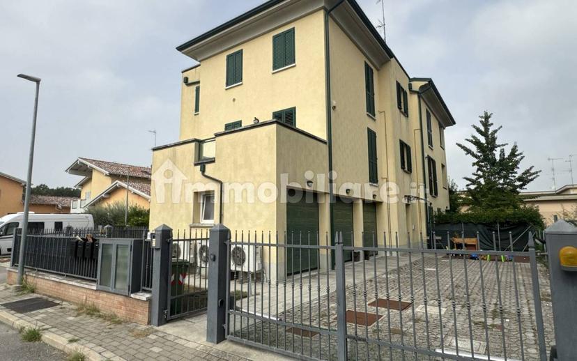 Trilocale piazzale Geminiano Loschi, Centro, Soliera — foto 4 di 27