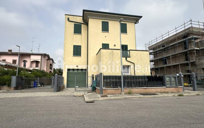 Trilocale piazzale Geminiano Loschi, Centro, Soliera — foto 10 di 27