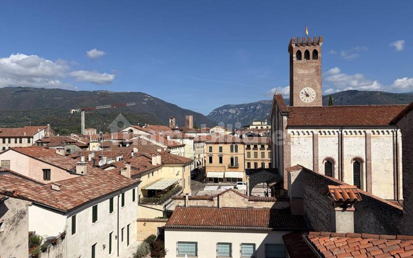 Appartamento via Roma, Centro, Bassano del Grappa — foto 10 di 19