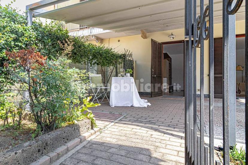 Terratetto unifamiliare via Campo dei Fiori 13, Centro, Angera — foto 2 di 47
