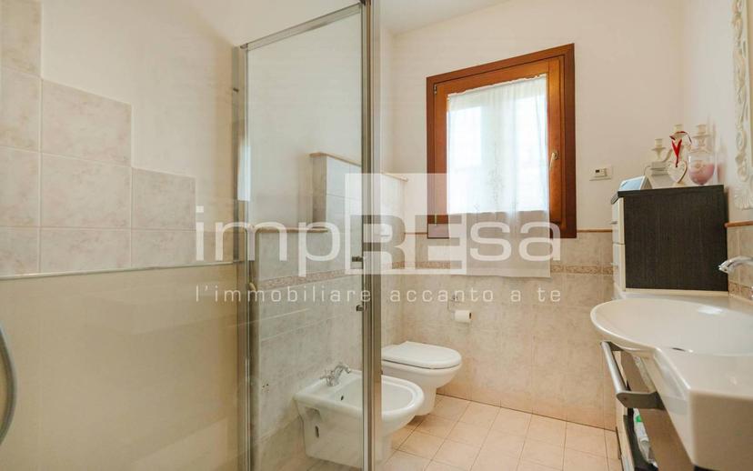 Quadrilocale via Caldevie 4, Centro, Santa Lucia di Piave — foto 15 di 18
