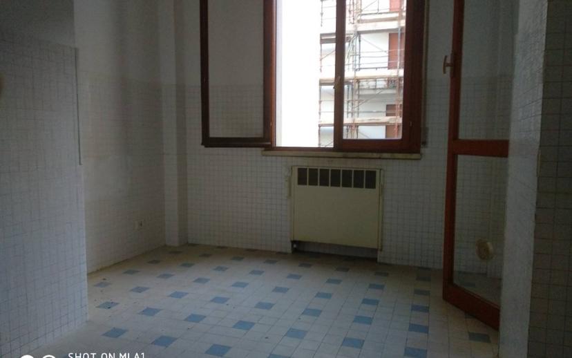 Quadrilocale viale dei Mille, Centro Storico, Reggio Emilia — foto 7 di 9