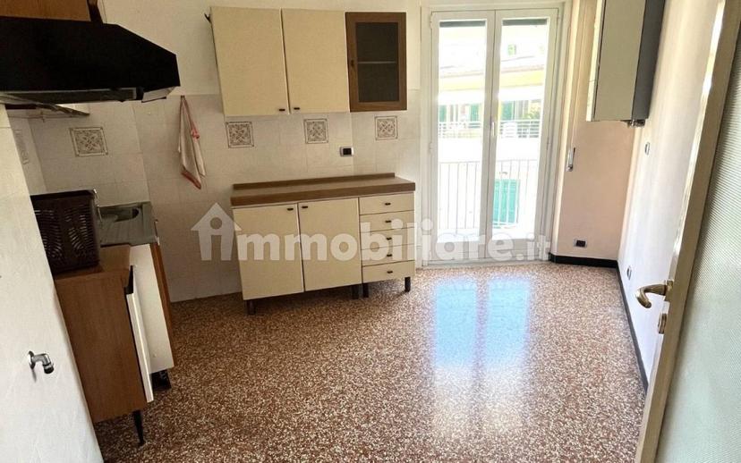 Trilocale buono stato, quarto piano, Centro, Arenzano