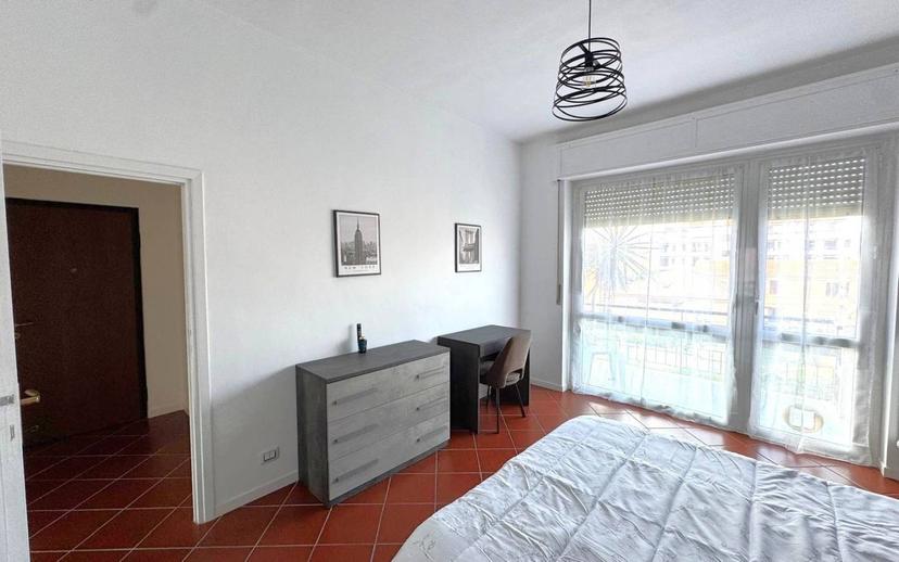 Stanza doppia Strada Privata Re 4, Novara