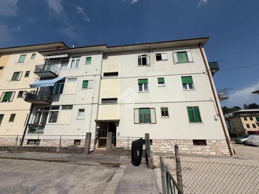 Trilocale Villaggio Fanfani 13, Centro, Valdagno — foto 17 di 28