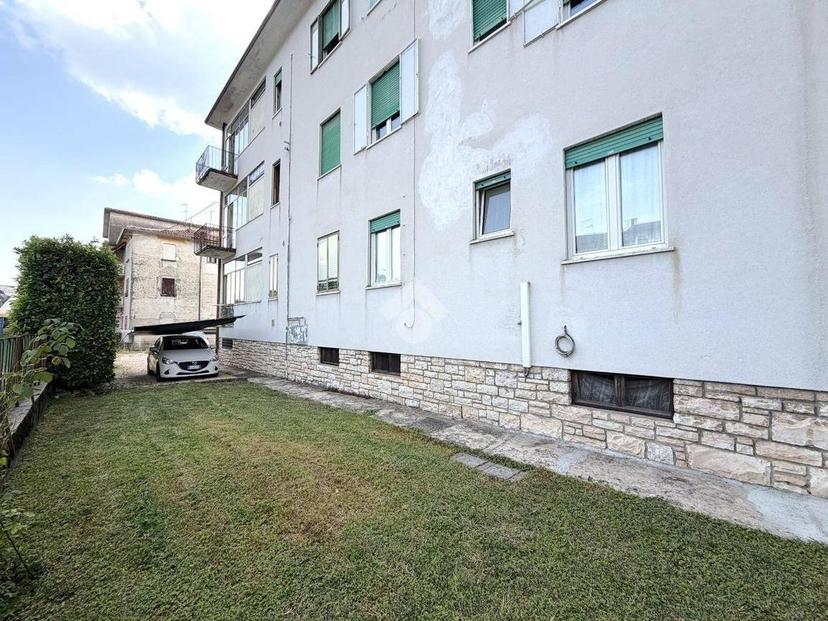 Trilocale Villaggio Fanfani 13, Centro, Valdagno — foto 14 di 28