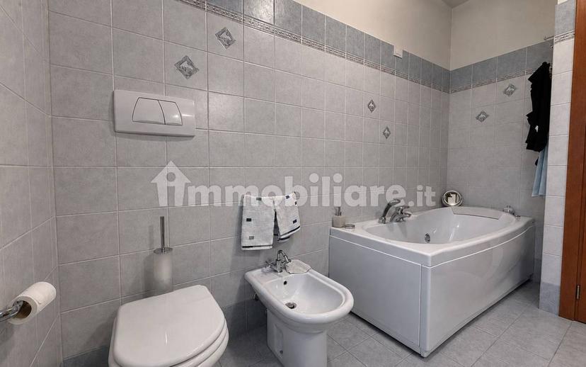 Bilocale ottimo stato, su più livelli, Lallio — foto 2 di 13