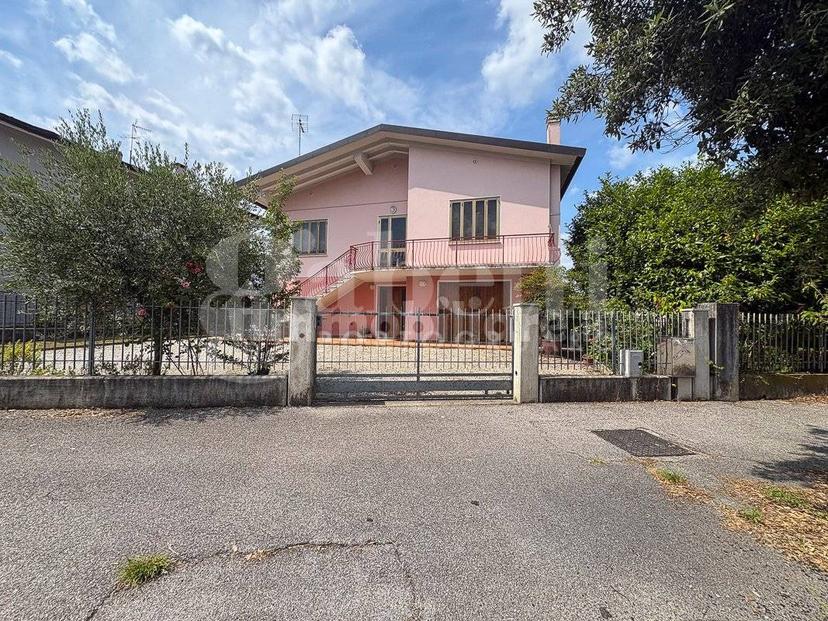 Terratetto unifamiliare via Parz , 57, Centro, Teglio Veneto