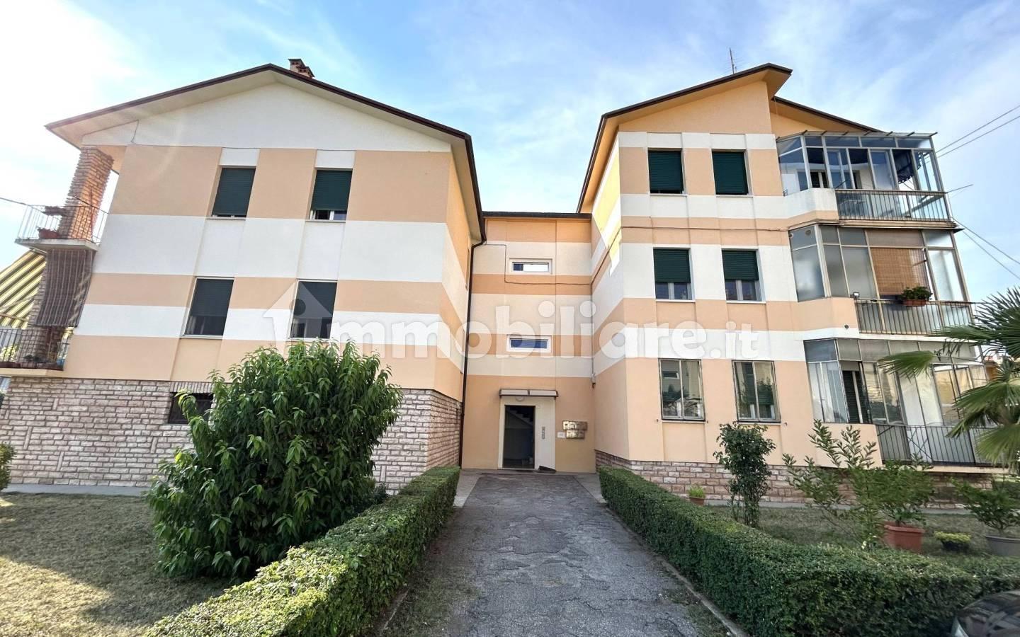 Quadrilocale via Sette Comuni 17, Centro, Thiene