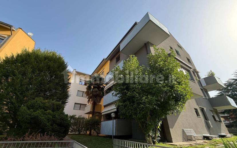 Trilocale via Aldo Moro 22, Centro, Sondrio