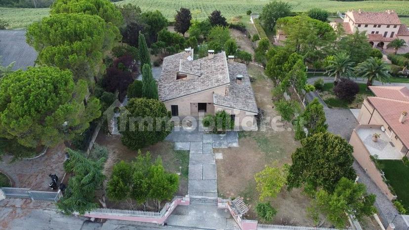 Villa bifamiliare via dei Monti 246, Villa Luciani, Montegranaro