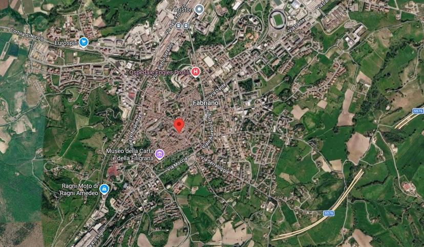 Appartamento corso della Repubblica 15, Centro, Fabriano — foto 2 di 11