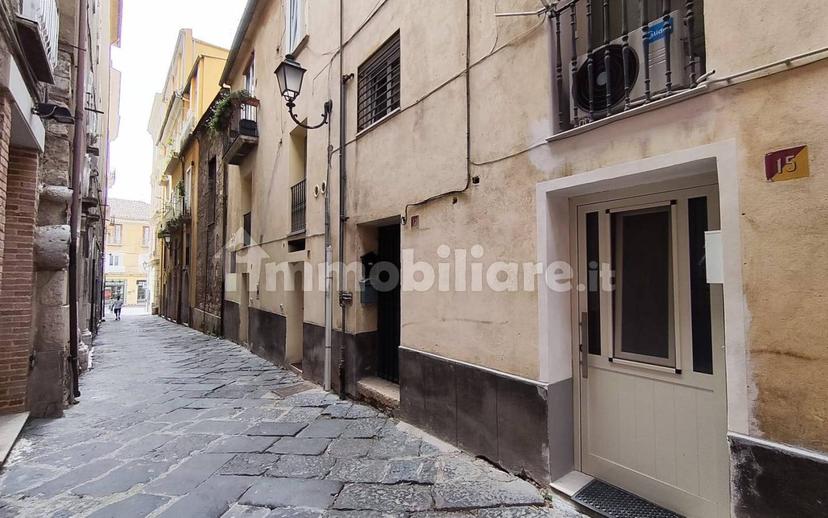 Bilocale via Arcivescovo Francesco Pacca, Centro Storico, Benevento