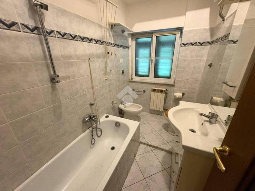 Bilocale via Piacenza 19, Molassana, Genova