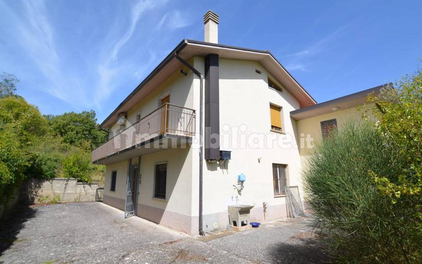 Terratetto unifamiliare 182 m², buono stato, Sant'Angelo dei Lombardi — foto 7 di 17