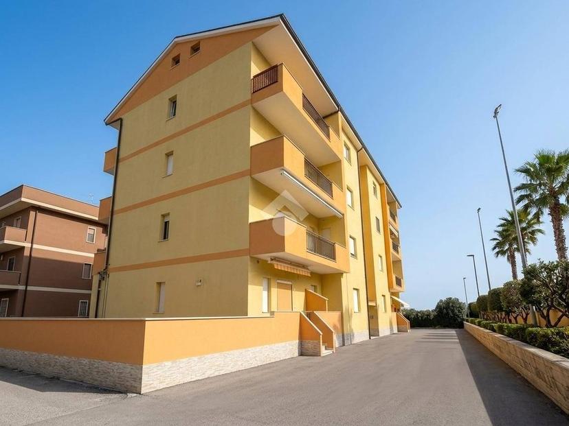Quadrilocale buono stato, ammezzato, Centro, San Salvo — foto 9 di 15