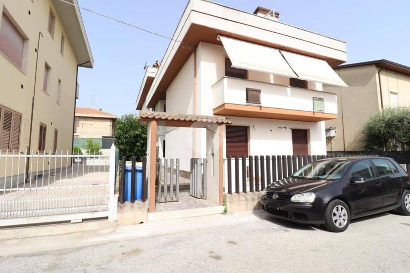 Trilocale via Marzabotto 35, Centro, Giulianova — foto 16 di 32