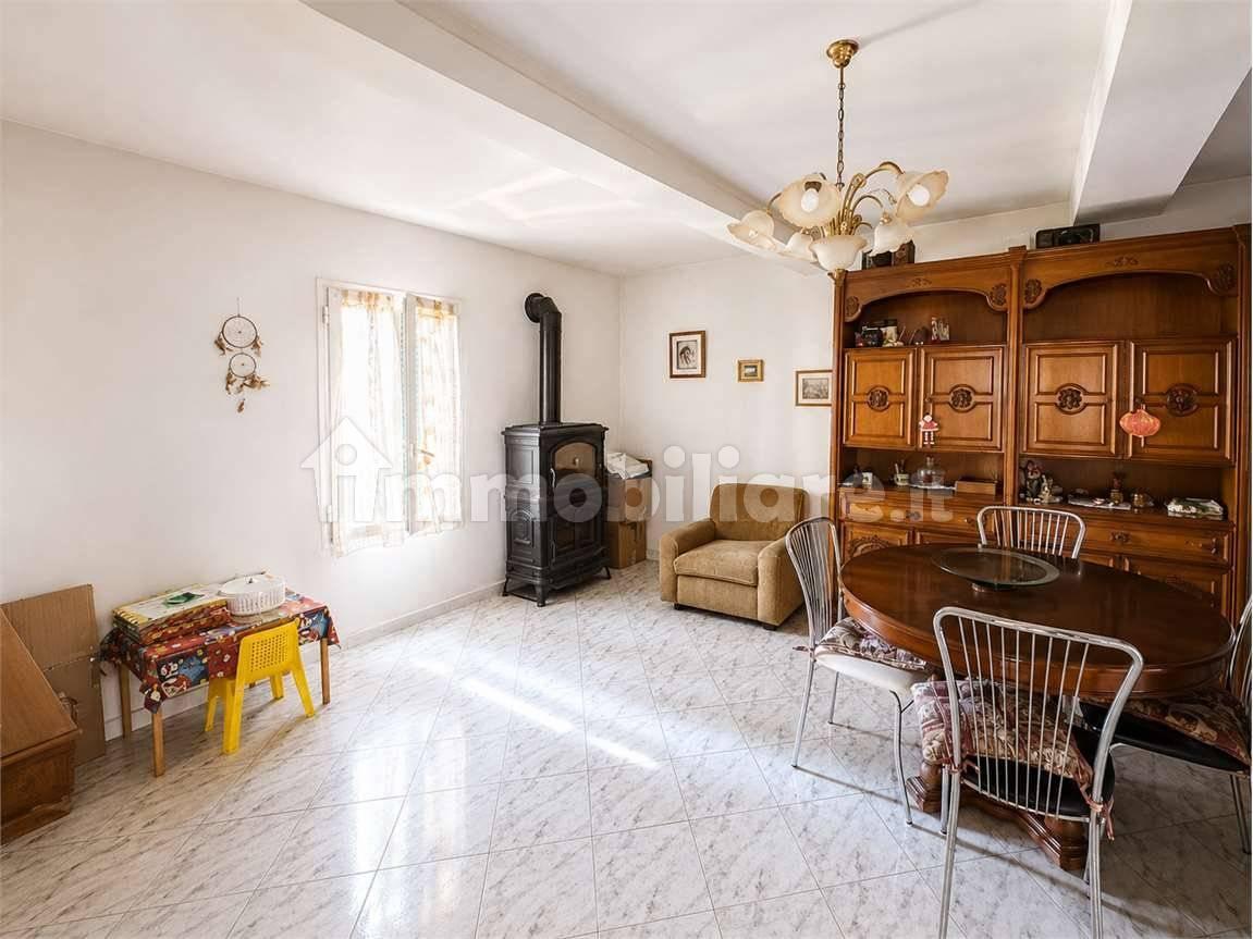 Villa bifamiliare, buono stato, 243 m², Soragna