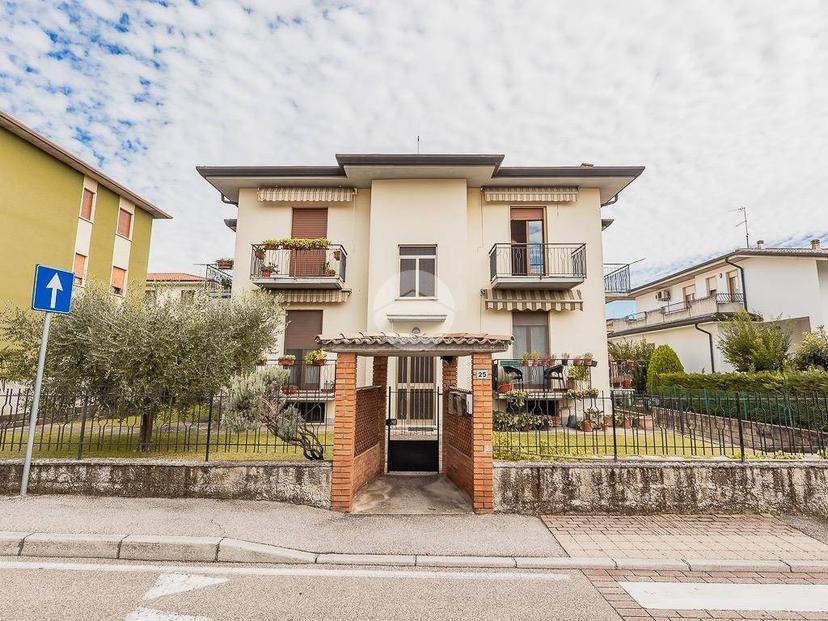 Appartamento via Galvani 25, Centro, Sommacampagna — foto 5 di 17