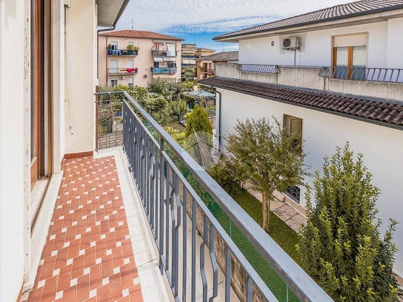 Appartamento via Galvani 25, Centro, Sommacampagna — foto 7 di 17