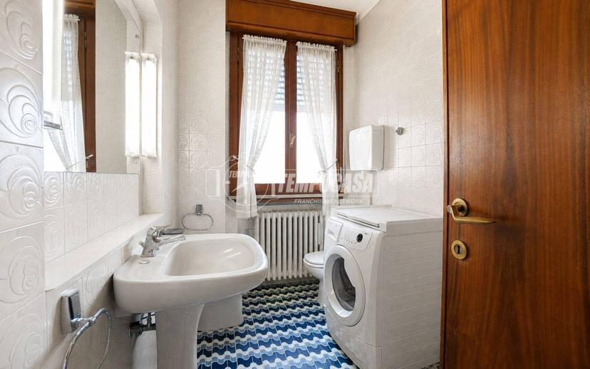 Appartamento via Giovan Battista Bellucci 3, Centro, Vignola — foto 2 di 44