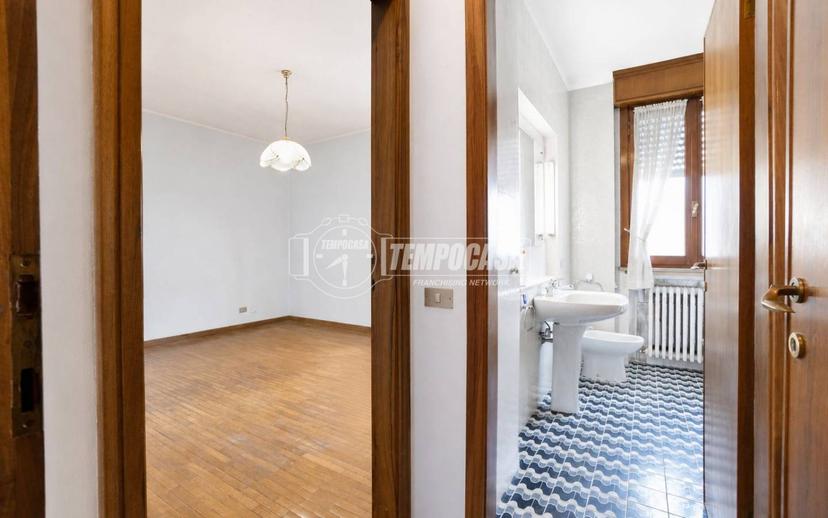 Appartamento via Giovan Battista Bellucci 3, Centro, Vignola — foto 10 di 44