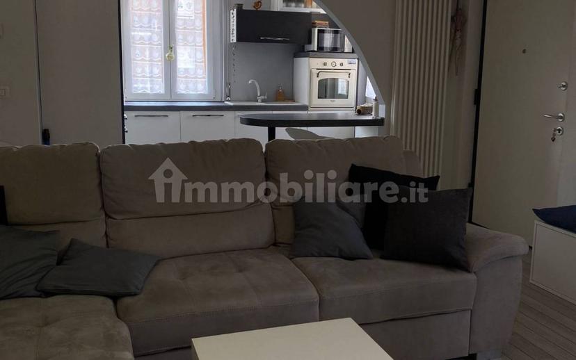 Stanza doppia via Giuseppe Grilloni 17, Como — foto 2 di 11