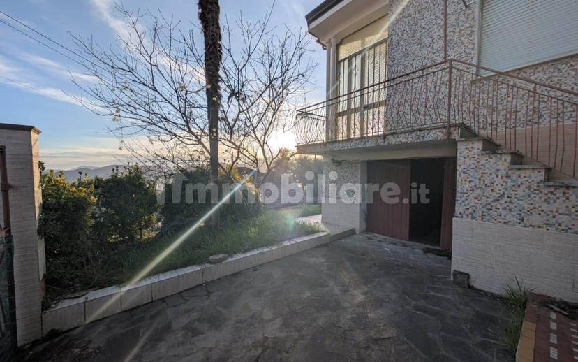 Terratetto unifamiliare 130 m², da ristrutturare, Montebello Di Mezzo, Bolano — foto 2 di 21