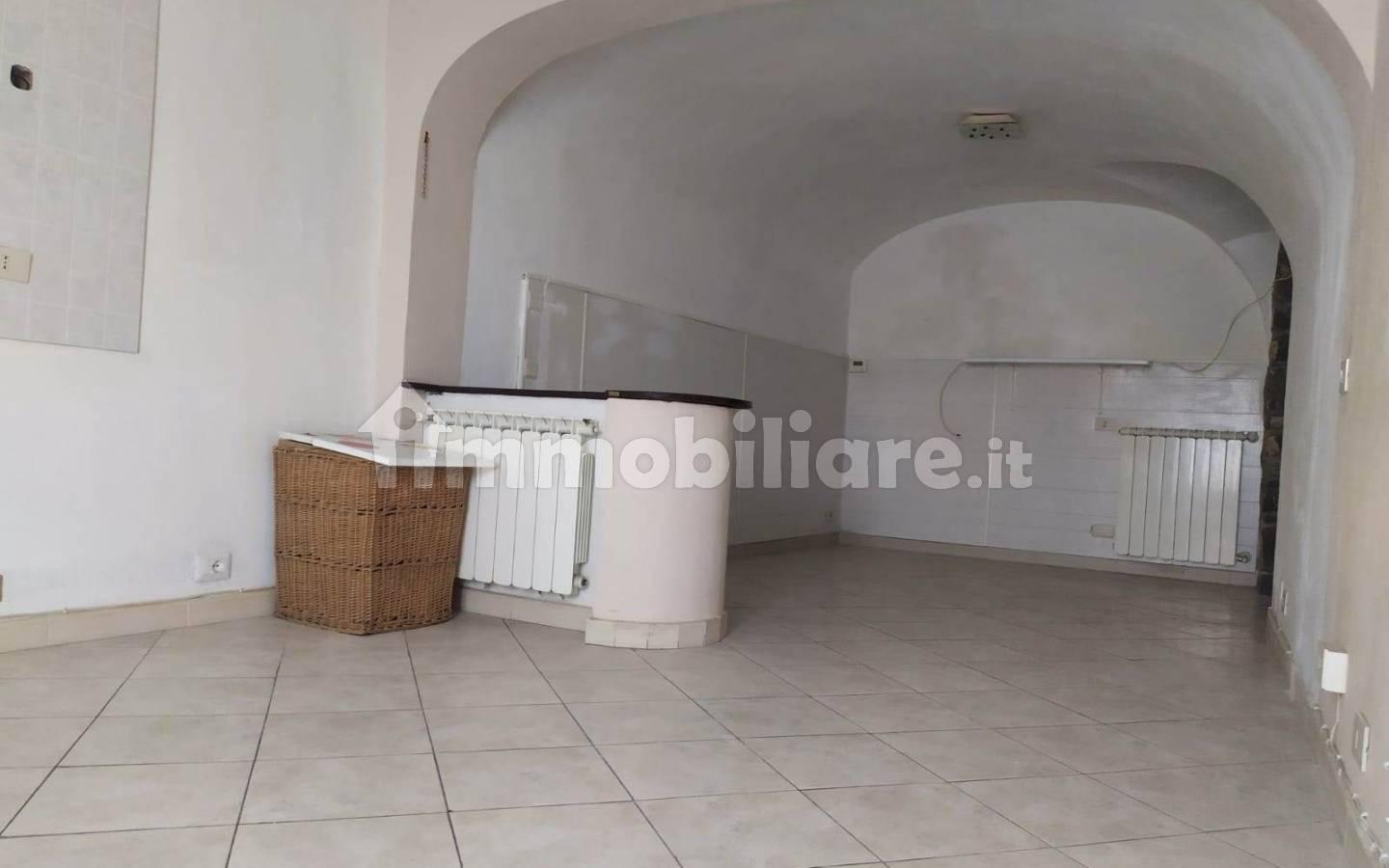 Quadrilocale ottimo stato, primo piano, Centro, Bolano
