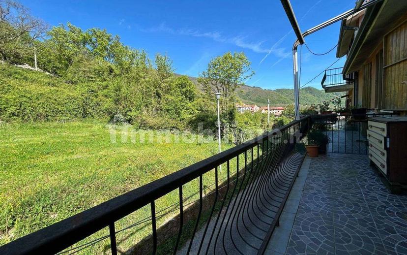 Terratetto unifamiliare 80 m², buono stato, Calice al Cornoviglio