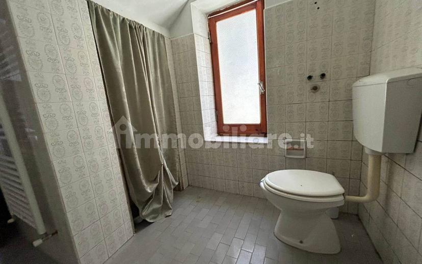 Quadrilocale buono stato, piano terra, Centro, Vezzano Ligure — foto 24 di 33