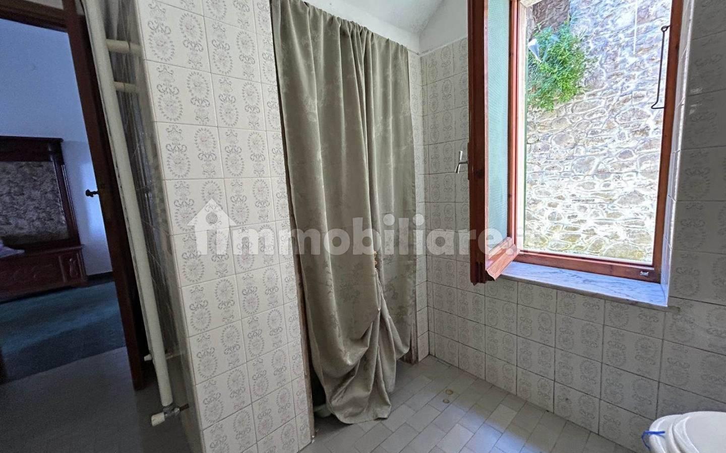 Quadrilocale buono stato, piano terra, Centro, Vezzano Ligure
