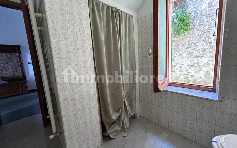 Quadrilocale buono stato, piano terra, Centro, Vezzano Ligure