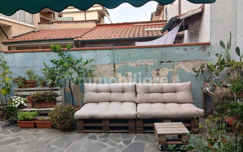 Terratetto unifamiliare via Edmondo De Amicis 89, Centro, Viareggio — foto 3 di 16