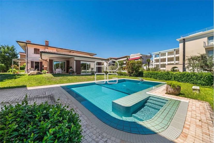 Villa unifamiliare via Marconi, Desenzano Centro, Desenzano del Garda — foto 30 di 46