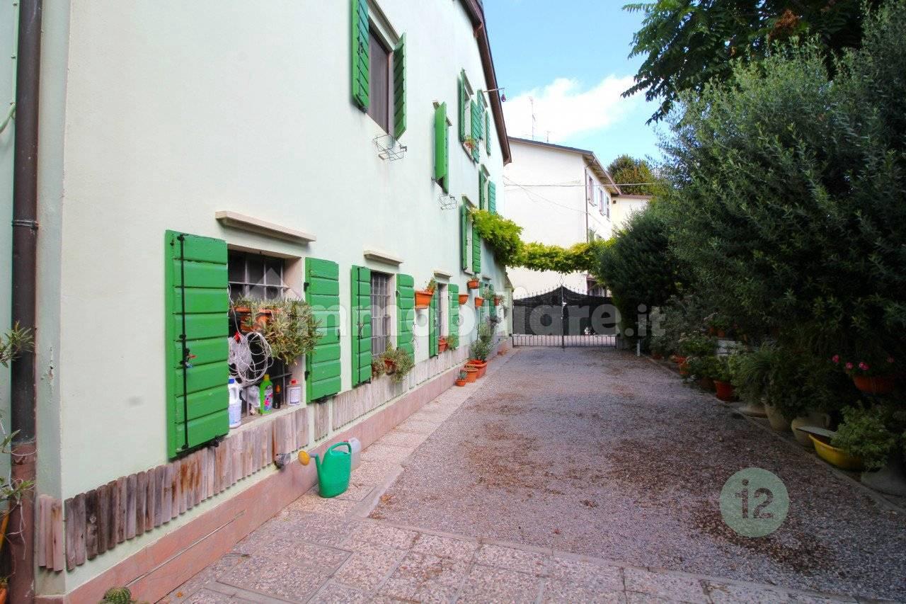 Villa a schiera via Roma 130, Centro, Rolo