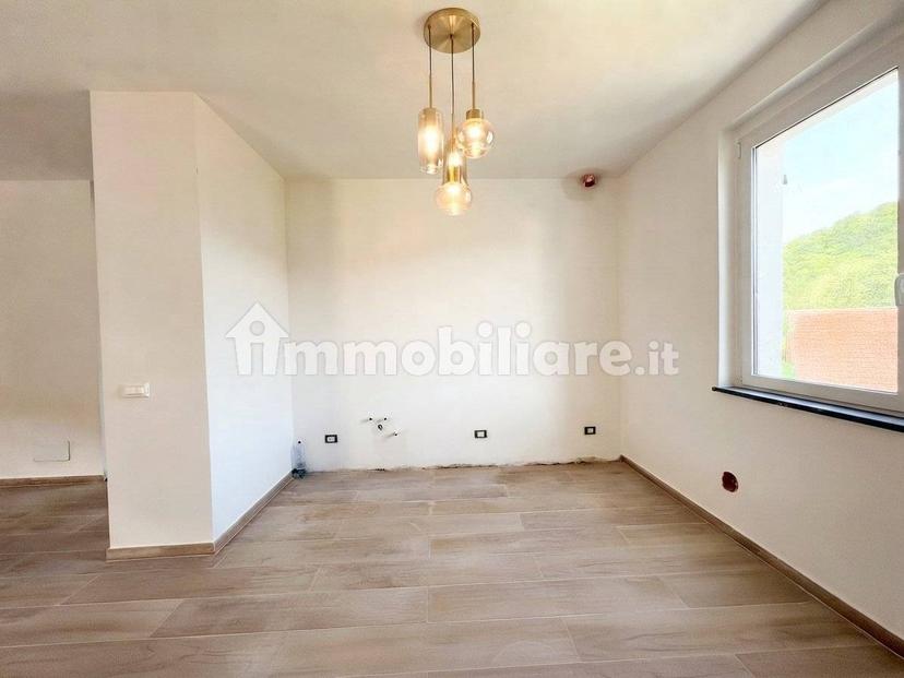 Trilocale via Caresana Vecchia, Riccò del Golfo di Spezia — foto 11 di 12