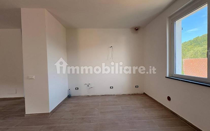 Trilocale via Caresana Vecchia, Riccò del Golfo di Spezia