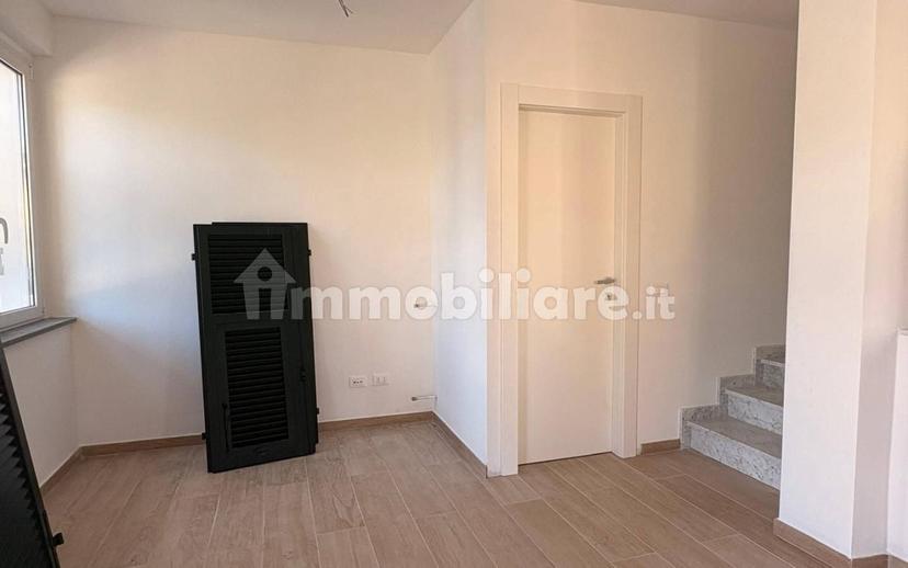 Quadrilocale via Caresana Vecchia, Riccò del Golfo di Spezia — foto 14 di 17