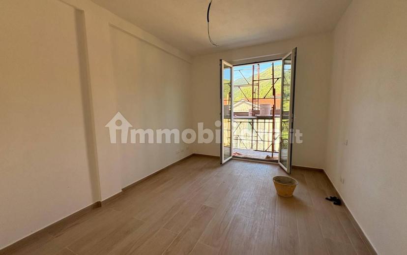 Quadrilocale via Caresana Vecchia, Riccò del Golfo di Spezia — foto 15 di 17