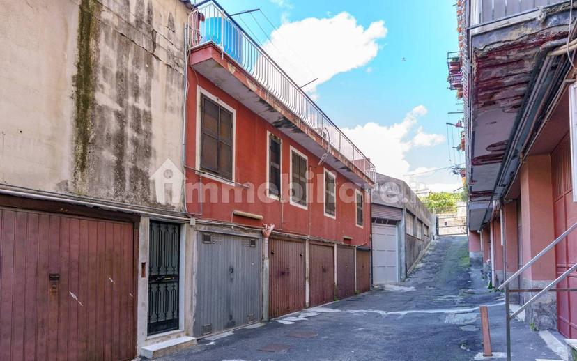 Trilocale via Giorgio Arcoleo, Centro, Gravina di Catania — foto 18 di 31